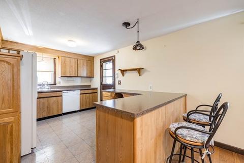 65 Leatherleaf Dr, Springfield, MA 01109 photo 8