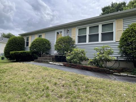 65 Leatherleaf Dr, Springfield, MA 01109 photo 2