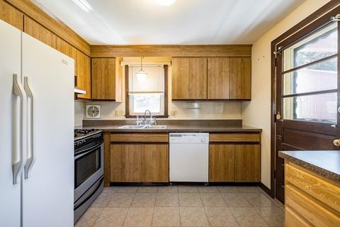 65 Leatherleaf Dr, Springfield, MA 01109 photo 9