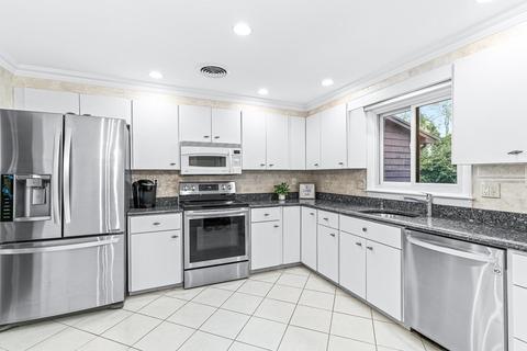 17 Gerald Rd, Marblehead, MA 01945 photo 4
