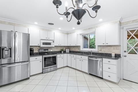 17 Gerald Rd, Marblehead, MA 01945 photo 3