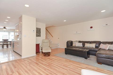 62 Maple St #B, Canton, MA 02021 photo 4