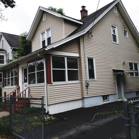 28 Shawmut St, Springfield, MA 01108 photo 3