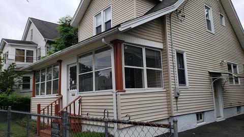 28 Shawmut St, Springfield, MA 01108 photo 4
