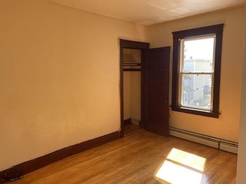 76 Townsend St, Worcester, MA 01609 photo 5