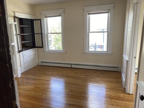 76 Townsend St, Worcester, MA 01609 photo 3