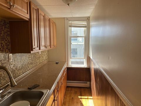 76 Townsend St, Worcester, MA 01609 photo 9