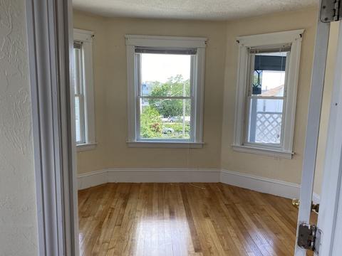 76 Townsend St, Worcester, MA 01609 photo 4