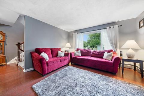 3 Norman Rd, Reading, MA 01867 photo 4
