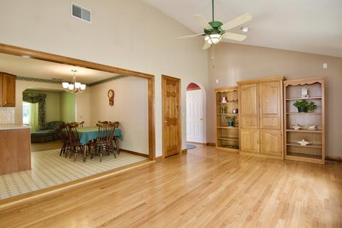 39 Crow Ln, Springfield, MA 01109 photo 10