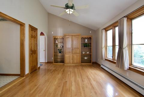 39 Crow Ln, Springfield, MA 01109 photo 9
