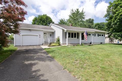 39 Crow Ln, Springfield, MA 01109 photo 2