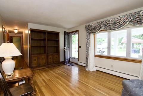 39 Crow Ln, Springfield, MA 01109 photo 17