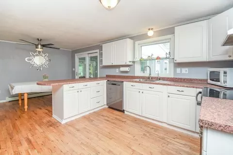 881 Main St, Reading, MA 01867 photo 2