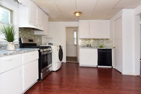 276 Perry St, Lowell, MA 01852 photo 1