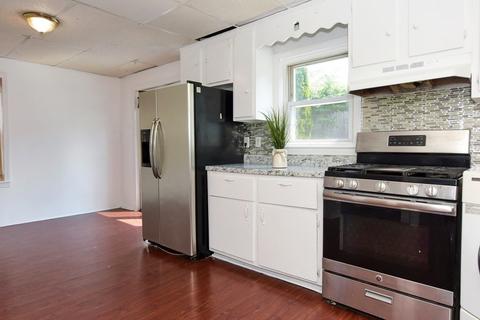 276 Perry St, Lowell, MA 01852 photo 2