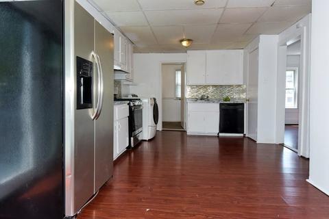 276 Perry St, Lowell, MA 01852 photo 5