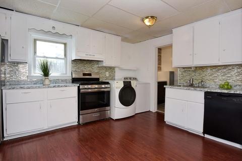 276 Perry St, Lowell, MA 01852 photo 4