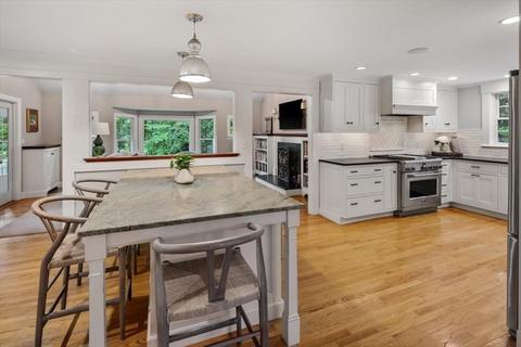 2 Cypress Cir, Hingham, MA 02043 photo 5