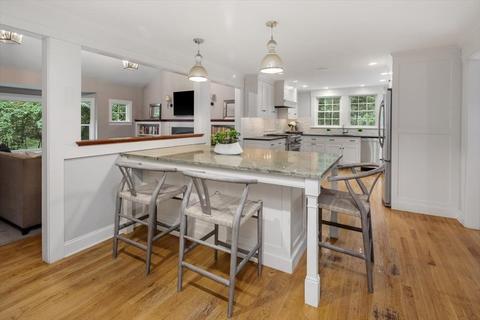 2 Cypress Cir, Hingham, MA 02043 photo 8