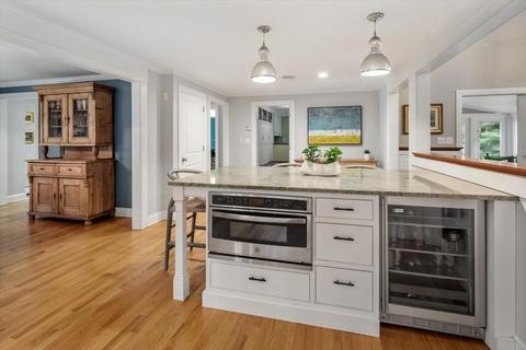 2 Cypress Cir, Hingham, MA 02043 photo 4