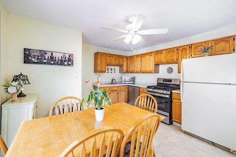 22 Methuen St, Springfield, MA 01119 photo 9