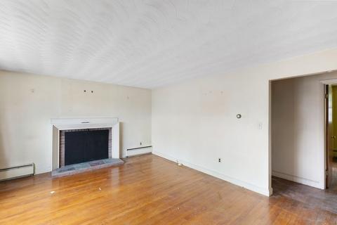 21 Robert Rd, Danvers, MA 01923 photo 2