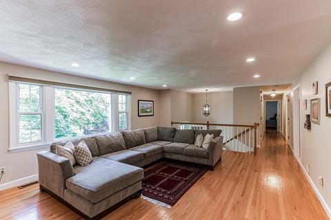 131 Locust Ln, Needham, MA 02492 photo 9