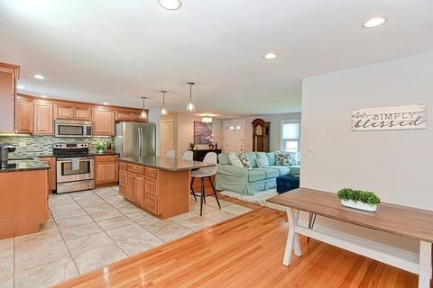 84 Tedesco St, Marblehead, MA 01945 photo 5