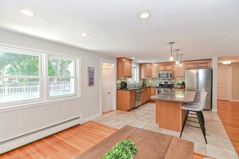 84 Tedesco St, Marblehead, MA 01945 photo 10