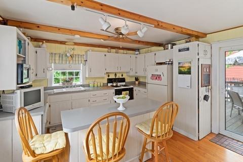 11 Wilson St, Reading, MA 01867 photo 8