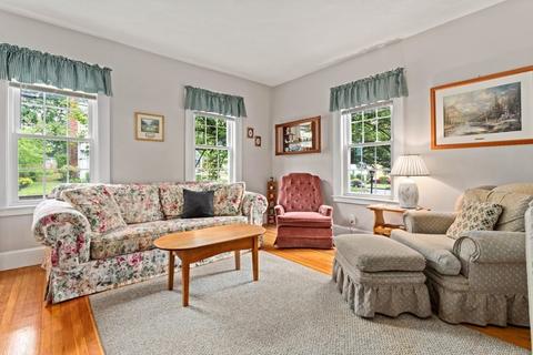 11 Wilson St, Reading, MA 01867 photo 3