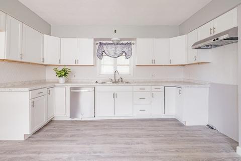17 Spring St, Ware, MA 01082 photo 9