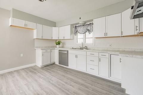 17 Spring St, Ware, MA 01082 photo 8