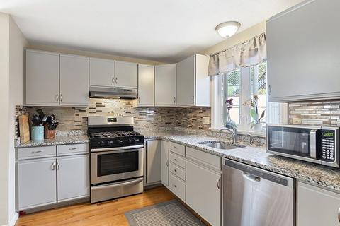 14 Vincent Cir, Worcester, MA 01604 photo 12