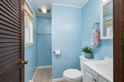 91 Plain St, Easthampton, MA 01027 photo 17