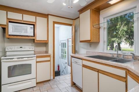 91 Plain St, Easthampton, MA 01027 photo 10