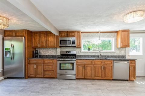 44 Pine St, Hudson, MA 01749 photo 9