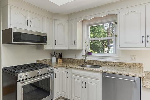 6 Little Tree Ln, Framingham, MA 01701 photo 13