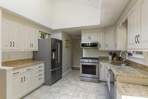 6 Little Tree Ln, Framingham, MA 01701 photo 12