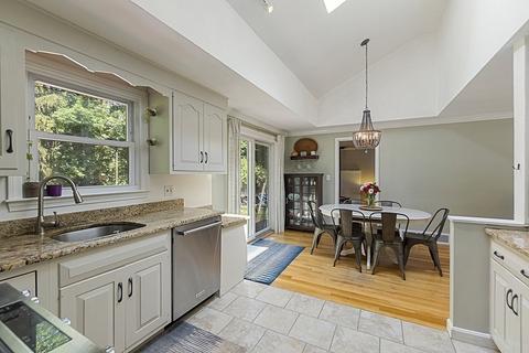 6 Little Tree Ln, Framingham, MA 01701 photo 15