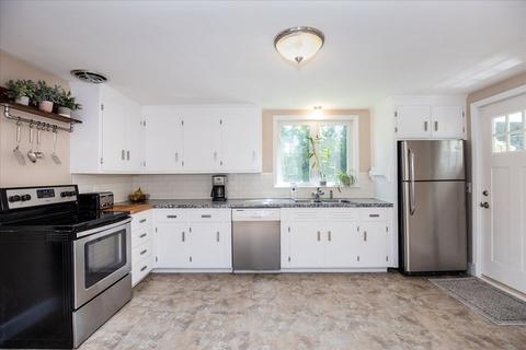 65 Green St, Danvers, MA 01923 photo 7