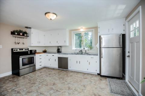 65 Green St, Danvers, MA 01923 photo 8