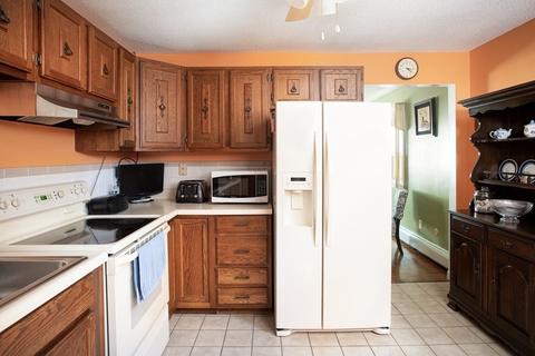462 Oak Grove Ave, Fall River, MA 02723 photo 3