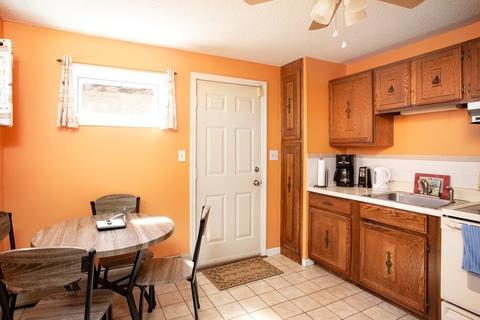 462 Oak Grove Ave, Fall River, MA 02723 photo 4