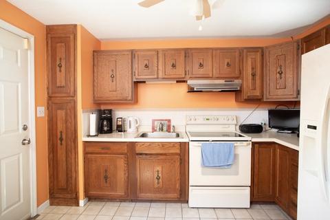 462 Oak Grove Ave, Fall River, MA 02723 photo 2