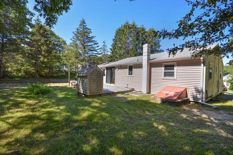 8 Treasure Ln, Mashpee, MA 02649 photo 3