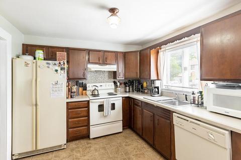 8 Walnut St, Danvers, MA 01923 photo 7