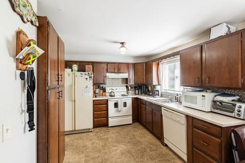 8 Walnut St, Danvers, MA 01923 photo 5