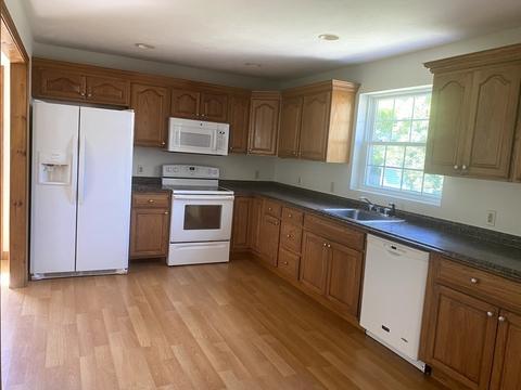 450 Spencer St, Fall River, MA 02721 photo 4